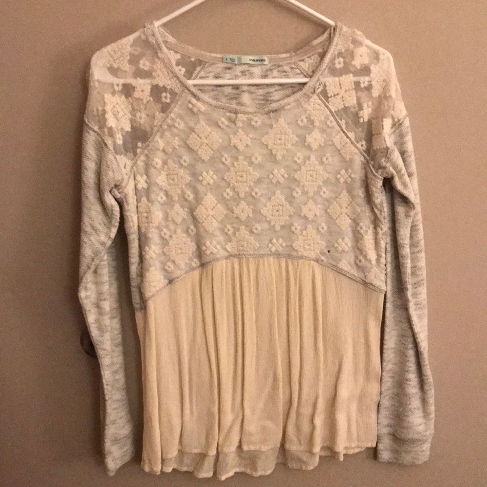 Off white small sweater